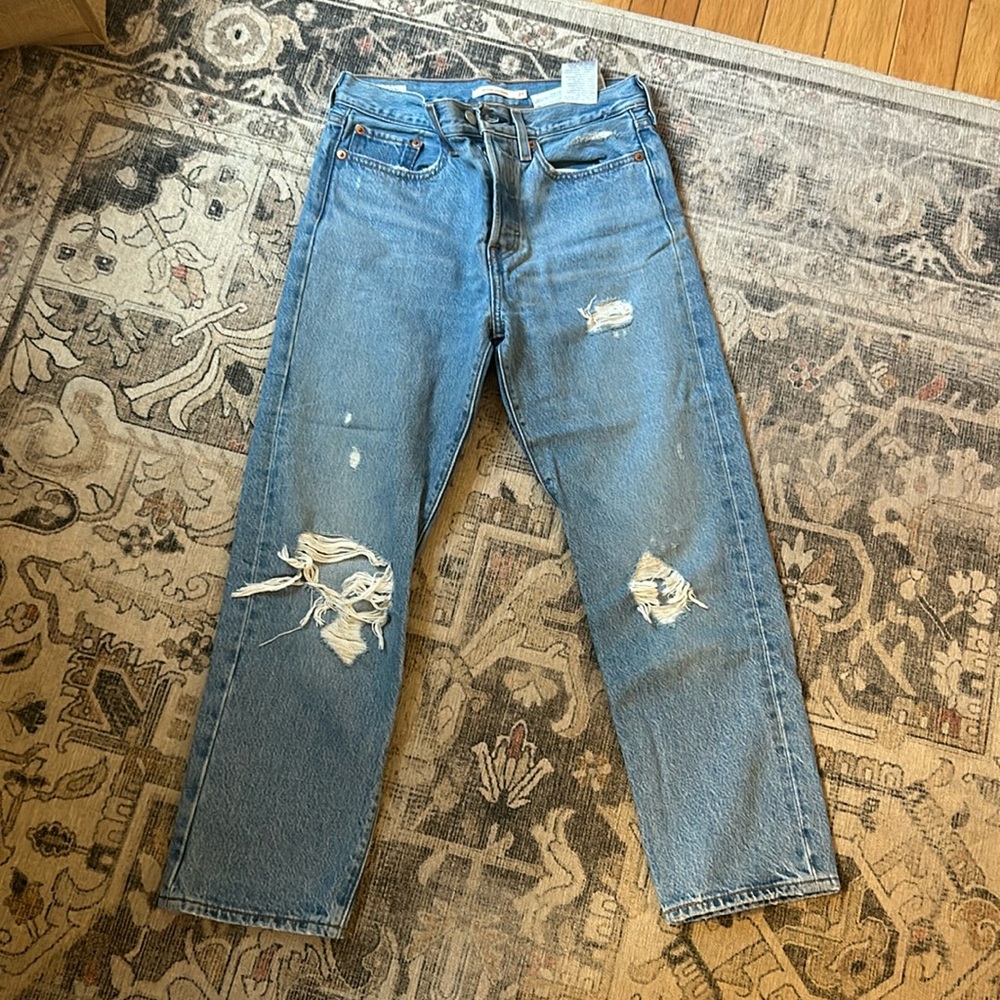 Levi’s wedgie straight jeans distressed 27